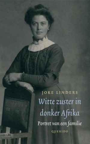 Witte zuster in donker Afrika - Portret van een boerenfamilie -